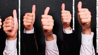 Stepstone hat fünf Faktoren identifiziert, die das Gehalt beeinflussen: Branche, Region, Unternehmensgröße, Qualifikation und Arbeitgeberwechsel. (©fotogestoeber - stock.adobe.com)