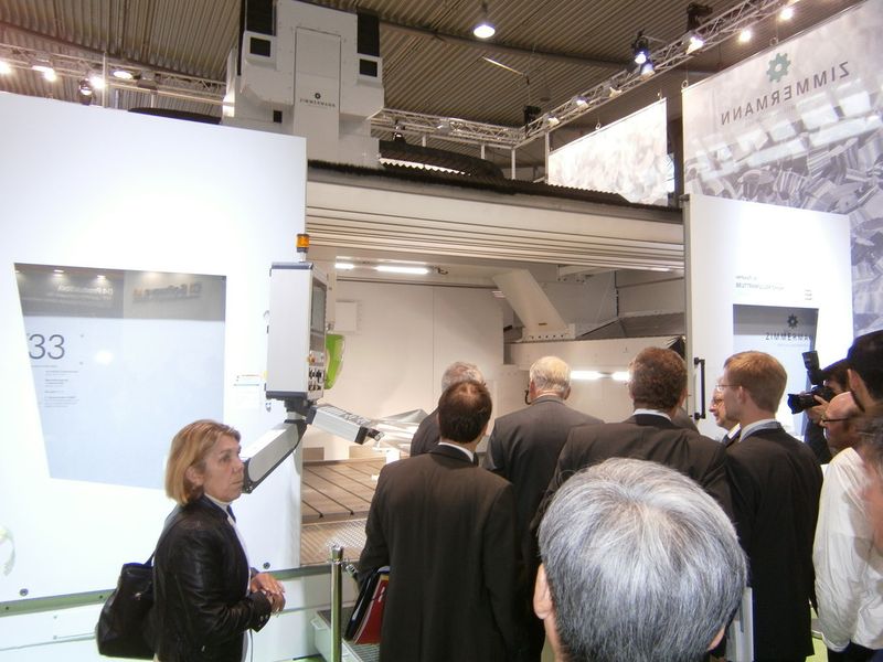 Und ab hier erleben Sie immer wieder, was es sonst noch so auf der Premiere der Moulding Expo zu erleben gab. Mit dabei sind ein Trabi, ein BMW i8, diverser Boliden der Formula Student, ein Rennsimulator, Bauteile, Werkzeugmaschinen und vieles Mehr...die Moulding Expo hat gemäß den Aussagen der Initiatoren ihr Versprechen erfüllt, der Branche eine neue, optimierte Präsentationsplattform zu bieten. (Bild: Königsreuther)