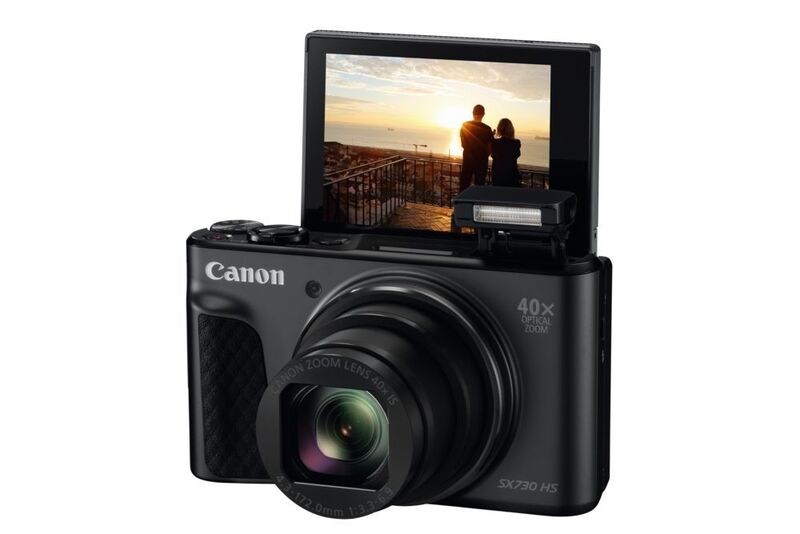Die PowerShot SX730 HS von Canon hat ein klappbares 7,5-Zoll-Display und lässt sich mittels WLAN mit Smartphones oder Tablets verbinden. (CANON.INC)