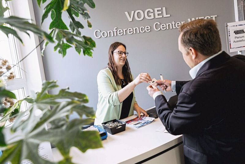 Impressionen der Fachtagung „Mehr Effizienz im Presswerk“ 2025 in Würzburg. (Bild: Stefan Bausewein)