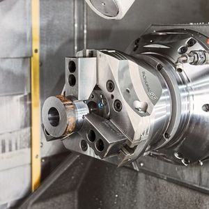 Das Leichtbau-Drehfutter Schunk Rota NCE überzeugt mit geringem Gewicht und hoher Steifigkeit. In die Topologie- und Parameteroptimierung hat Schunk insgesamt 700 FEM-Stunden investiert.(Bild:  Schunk)