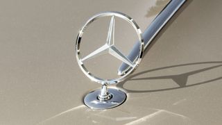 Der Mercedes-Stern strahlte im ersten Quartal nicht ganz so hell – die Umsatzrückgänge waren aber erwartet worden. (Bild: Mercedes)