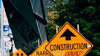 Achtung! Kaltakquise, wie sie in der Praxis häufig betrieben wird, ist oft rechtlich unzulässig und birgt ein nicht unerhebliches Risiko von Abmahnungen. (gemeinfrei)