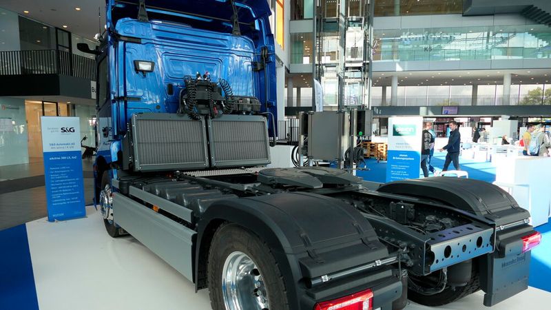 ...der Elektroantrieb des E-Actros, spielten auch in diesem Jahr wieder eine große Rolle auf der Nufam. (Bild: Wenz | VCG)