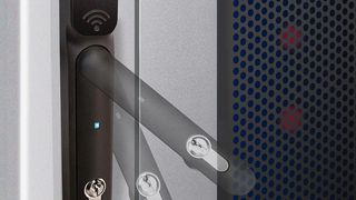 Der H3-EM weist einen einfachen Einloch-Plattenausschnitt auf. Er ist so kompatibel mit branchenüblichen Serverschränken. (Bild: Southco)