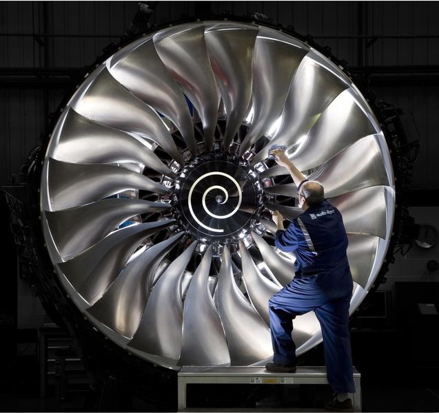 Zum Vergleich: So sieht ein echtes Trent 1000 Triebwerk aus ( Rolls Royce)