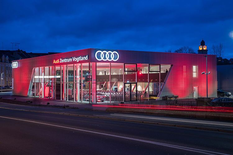 Das Audi-Zentrum Vogtland stand nach nur acht Monaten Bauzeit. Die Carl-Gruppe investierte rund sechs Millionen Euro in den Neubau. (Bild: ACC Autocentrum)