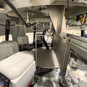 Die imo-space von Imoberdorf bietet viel Platz. So kann die Maschine mit bis zu 16 Bearbeitungsstationen ausgestattet werden. Der Schleppteller sorgt für maximale Genauigkeit bei schnellster Produktion.(Bild:  Surplex)