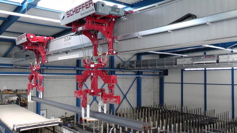 Bei der Lagerung der langen, schweren Stahl- und Metallteile setzt VRW auf das Stapeljochsystem Unibloc von Kasto. (Bild: Kasto)