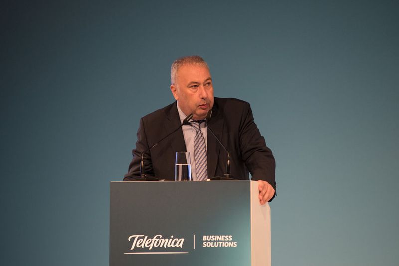 Der Vizepräsident der Bundesnetzagentur, Wilhelm Eschweiler, gab Einblicke in die Entwicklung von 5G, die auch die Bundesregierung schon heute vorantreibt. (Bild: Christoph Reiss)