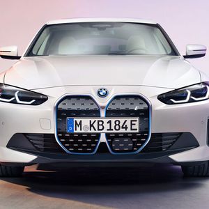 Die riesigen Nieren an der Front sind das auffälligste Gestaltungsmerkmal.(Bild:  BMW)