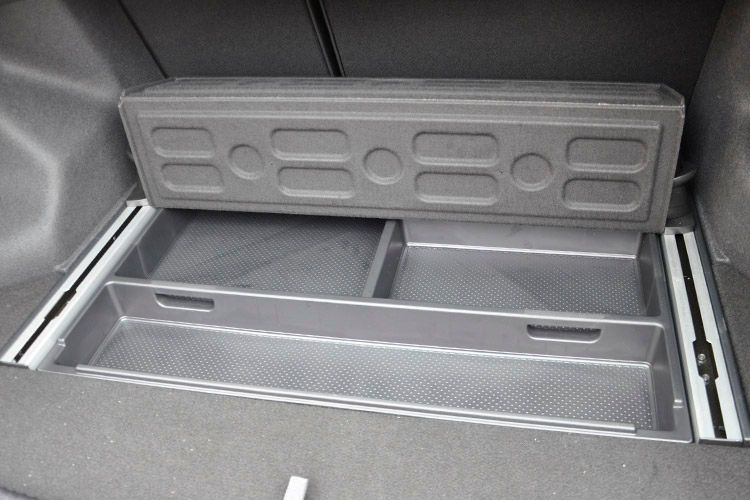 Für Kleinigkeiten ist unter dem Gepäckraumboden Platz. (Foto: Wehner)