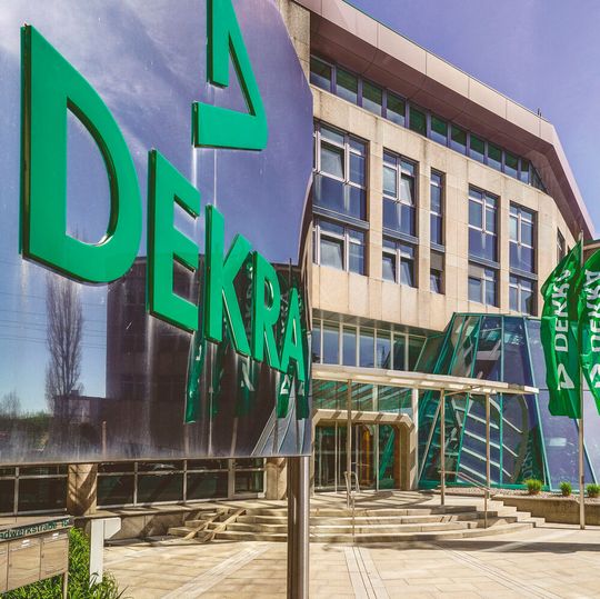 Dekra verzeichnet ein positives Geschäftsergebnis 2019. Das volle wirtschaftlichen Ausmaß der Corona-Pandemie erwartet das Unternehmen in den kommenden Monaten. (Bild:  Dekra)
