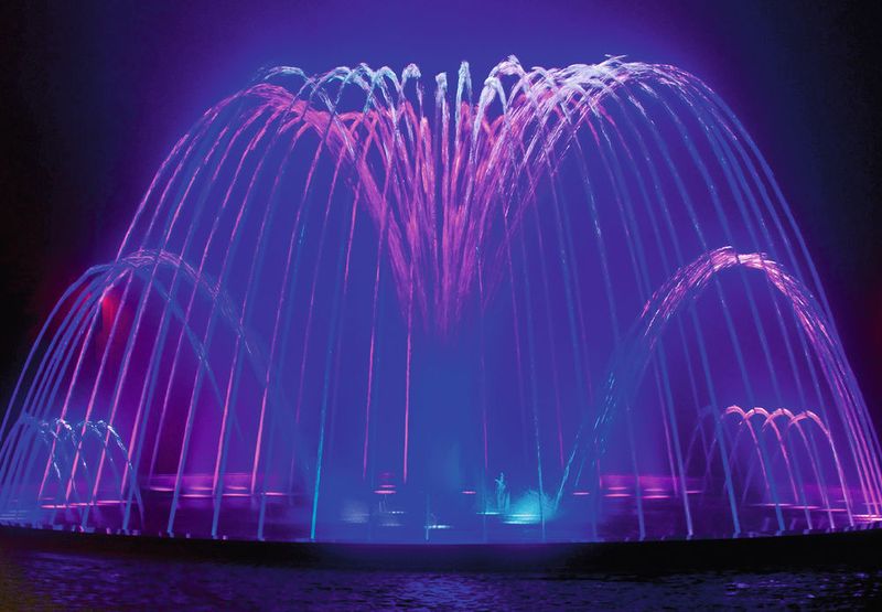 Gigantische Wasserspiele – auch daran arbeiten Maxon-Ingenieure. (123RF / Maxon)
