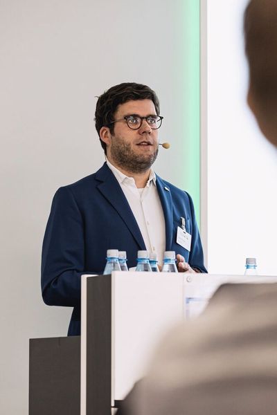 ...und mehr Diskussion - hier beim Vortrag Dr. Daniel Frank, Senior Advisor für das Wassermanagement bei der Dechema.  (Bild: Stefan Bausewein)