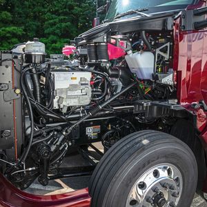 Der „Beta“-Truck, der Teil eines großangelegten Pilotversuchs ist, fährt bis zu 300 Meilen (482 Kilometer) mit einer Tankfüllung und damit 100 Meilen (161 Kilomter) weiter als die vorangegangene Studie.(Bild:  Toyota)