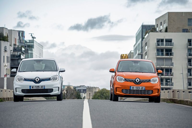 Gegenüber dem weitgehend bauglichen Smart Forfour hat der Twingo die größere Batterie. (Bild: Renault)