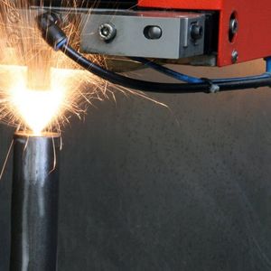 Bild 2: Start des Erodierbohrens. Bild: IMP