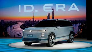 Der ID.Era ist ein Fahrzeug, das in Kooperation von Saic und VW in China für den chinesischen Markt entwickelt wurde. Weil es bei Volkswagen in Deutschland kriselt, empfehlen Politiker, die chinesischen Typen doch einfach in deutschen Werken zu bauen, um Schlimmeres zu verhindern ... (Bild: Saic VW)