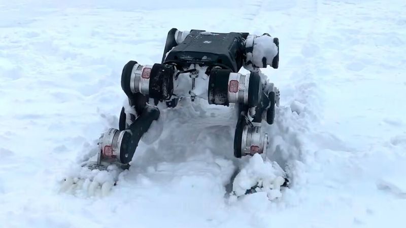 Deep-snow endurance test: The Deep Robotics Lynx S10 navigates snow-covered terrain and demonstrates the resilience of its mechanisms under extreme conditions. (Image:Deep Robotics)