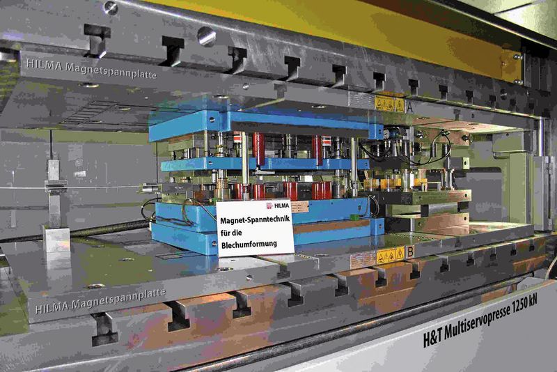 Magnetspannplatten für eine 125-t-Multiservopresse gelten als der „Turbo“ unter den Schnellspannsystemen. (Archiv: Vogel Business Media)