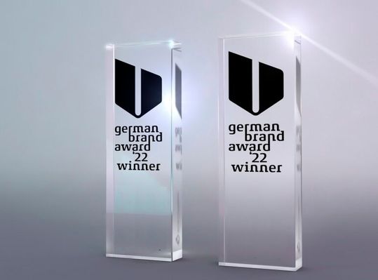 Die Sieger des German Brand Award 2022 stehen fest! Erfahren Sie hier, welche Unternehmen die Jury von der Stärke ihres Markenauftritts diesmal überzeugen konnten. Die Sieger des German Brand Award 2022 stehen fest! Erfahren Sie hier, welche Unternehmen die Jury von der Stärke ihres Markenauftritts diesmal überzeugen konnten.