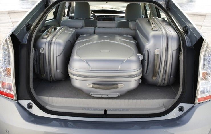 Trotz vergrößerter Batterie bleibt der Kofferraum des Prius reisetauglich. Fotos: Toyota (Archiv: Vogel Business Media)