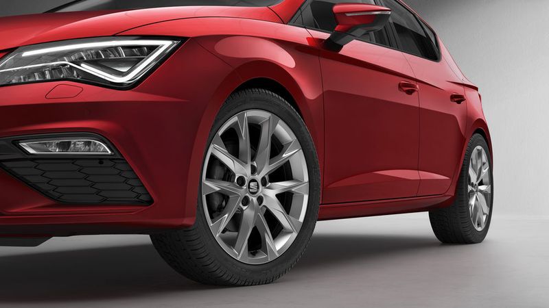 Eine der wenigen äußeren Design-Modifikationen betrifft die Seitenlinien, die  weniger stark ausgeprägt sind. (Seat)