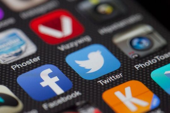 Experts warn: biased health advice from influencers poses growing risks, BMJ analysis finds.(Source:  free licensed /  Pixabay)