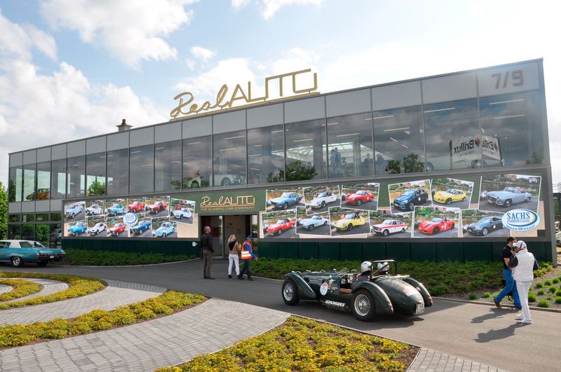 Eines der Ziele war der Schweinfurter Händler Real Auto, … (Foto: Grimm/Dominsky)