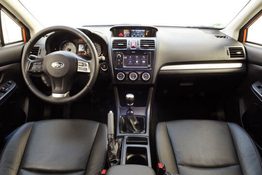 Reichlich Platz für Vier: Der Innenraum überzeugt durch gute Platzverhältnisse und solide Verarbeitung. (Subaru)