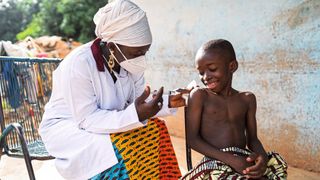 Secops Kühllösungen ermöglichen Impfungen in abgelegenen Regionen. (Bild: Secop)