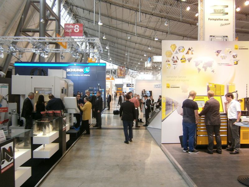 Und ab hier erleben Sie immer wieder, was es sonst noch so auf der Premiere der Moulding Expo zu erleben gab. Mit dabei sind ein Trabi, ein BMW i8, diverser Boliden der Formula Student, ein Rennsimulator, Bauteile, Werkzeugmaschinen und vieles Mehr...die Moulding Expo hat gemäß den Aussagen der Initiatoren ihr Versprechen erfüllt, der Branche eine neue, optimierte Präsentationsplattform zu bieten. (Bild: Königsreuther)