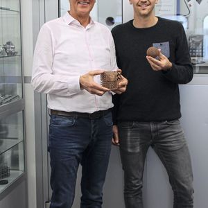 Geschäftsführer Tobias Wenz (li.) und der Maschinenbauingenieur Nicolas Haydt (re.)