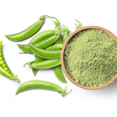 Fragmente von Erbsenprotein können das Sättigungsgefühl beeinflussen. Forscher haben den Effekt der Bitterstoffe in einer Pilotstudie mit 19 Probanden untersucht. (Symbolbild) (Bild: © NIKCOA - stock.adobe.com)