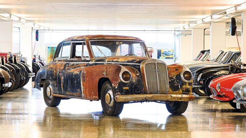 Der erste und letzte Horch aus Ingolstadt: Auto Union Vorstandsmitglied Dr. Dr. Richard Bruhn erhielt im Juni 1953 seinen Dienstwagen. Er wurde aus einer Horch 830 BL Pullman-Limousine aus der letzten Vorkriegsserie umgebaut. Der Wagen wurde von einem in Deutschland stationierten amerikanischen Soldaten in die Vereinigten Staaten gebracht, wo er Jahrzehnte später wieder auftauchte. Der einzige jemals in Ingolstadt gebaute Horch ist seit 2008 Teil der historischen Sammlung der Audi AG. (Bild: ©Stefan Warter/Audi AG)