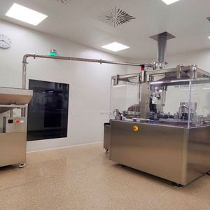 Bei der bei Aenova Münster installierten Kapselabfüllmaschine handelt es sich um eine Planeta 200 mit einer Geschwindigkeit von 100.000 Kapseln/Stunde, die später auf bis zu 200.000 Kapseln/Stunde skalierbar ist.(Bild:  MG2)