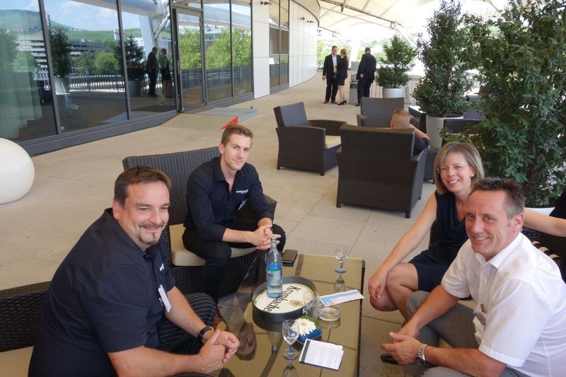 Anja Marohn, Infinigate mit (v. l.) Florian Uitz, Torsten Pawlika und Michael Degenkolbe, Schmid & Partner IT-Gruppe (IT-BUSINESS)