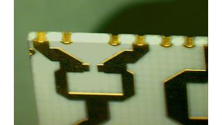 HF-Module mit Kantenkontakten aus halbierten Durchkontaktierungen für die Board-on-Board-Verbindungstechnik (Archiv: Vogel Business Media)