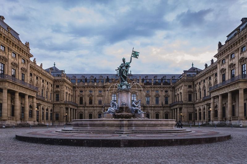 Haben Sie schon einmal in einem UNESCO-Weltkulturerbe zwischen 300 Holzfässern gemütlich einen Wein getrunken? Für die Teilnehmer steht dieses besondere Erlebnis als Abendveranstaltung des ersten Kongresstages auf dem Plan. (Bild: Stefan Bausewein)