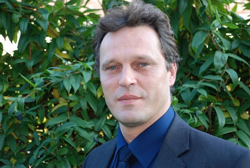 „Humanoide Roboter bieten das bei weitem größte Spektrum an Möglichkeiten für
einen Einsatz im Team mit dem Menschen“, sagt Prof. Dr. Frank Kirchner vom
Deutschen Forschungszentrum für Künstliche Intelligenz GmbH (DFKI) und der
Universität Bremen. (DFKI GmbH)