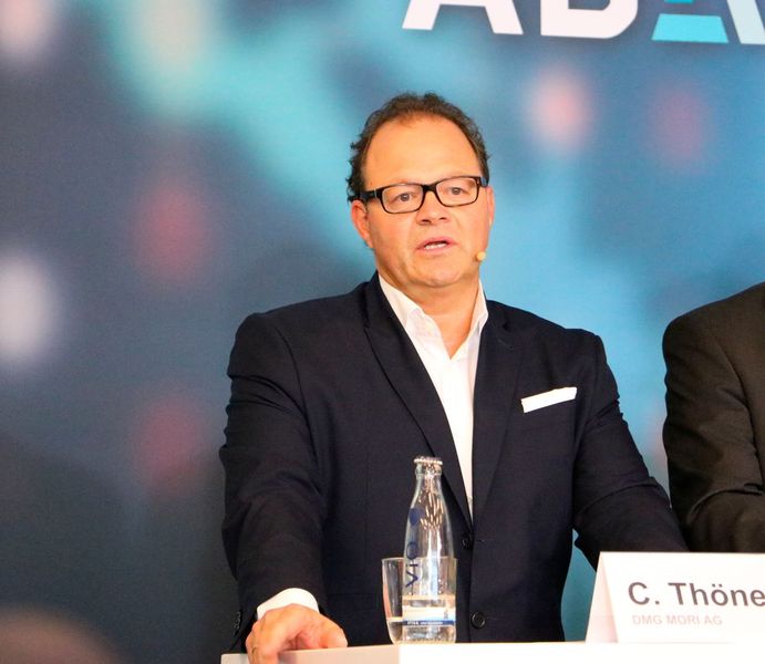 „Bei der Digitalisierung muss der Maschinen- und Anlagenbau selbst Standards setzen und die Entwicklung vorantreiben“, so Chistian Thönes, Vorstandsvorsitzender der DMG Mori AG. (Bild: Sonnenberg)