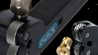 Beschriften, Diamantglätten, Verzahnen oder, wie hier zu sehen, das Rändeln, sind Prozesse, die von den Werkeugsystemen von Hommel+Keller beherrscht werden. Speziell beim Rändeln hat der EMO-Hannover-Aussteller jetzt dieses System mit Innenkühlung und verbesserter Stabilität für den Großserieneinsatz geschaffen. Halle 4 am Stand D24. (Hommel+Keller)