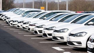 Das Neuwagengeschäft war 2020 hart und wechselvoll. Im kommenden Jahr soll es zumindest ein bisschen besser werden. (Bild: Scherer-Gruppe)