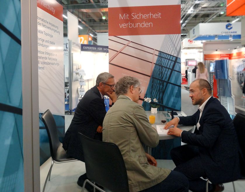 07_it-sa2014_Torgow_Wiedecke_erklären_Vorteile_der_ViPNet_Technologie ()