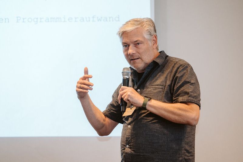 Thomas Hofmann (Hofmann PC) gibt Einblicke in sein Projekt mit Reiner SCT. (Bild: KAUFFMANN STUDIOS)