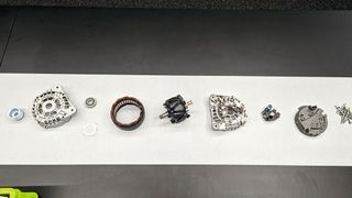 Eine industrielle Wiederaufarbeitung beinhaltet eine komplette Demontage und den Ersatz verschlissener Teile. Das fertige Reman-Teil ist dann so gut wie neu. (Bild: Rosenow – VCG)