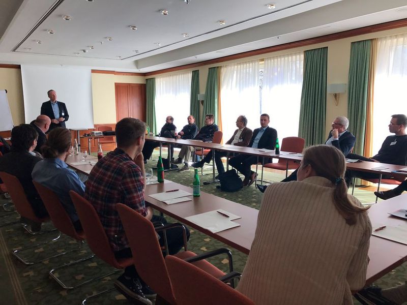 In Roundtables mit den Keynote-Speakern konnten die Besucher die Themen tiefergehend diskutieren. Hier Dr. Markus Pleier zum Thema „Quo Vadis Speicher? – Was passiert mit den Daten / Informationen? Cloud?” (Bild: Vogel IT-Medien)