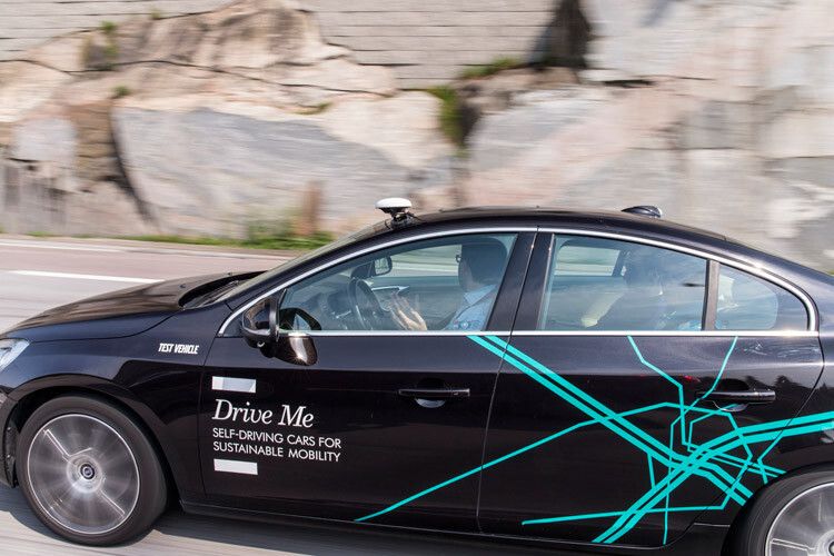 Neben rechtlichen Problemen gibt es vor allem technische: Viele der verwendeten Systeme funktionieren nur bei gutem Wetter zuverlässig. (Foto: Volvo)