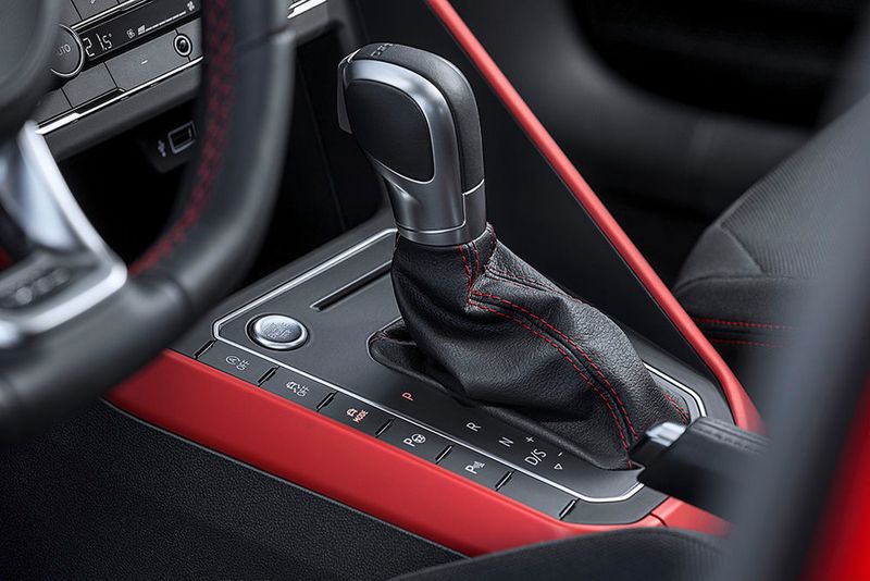 Zum Marktstart gibt es den Polo GTI nur mit einem Sechs-Gang-DSG. (VW)